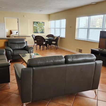 By The Beach Rentals Clearwater Beach Exterior photo