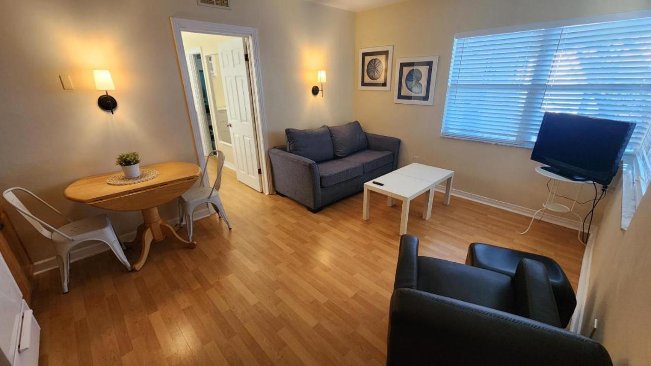 By The Beach Rentals Clearwater Beach Room photo