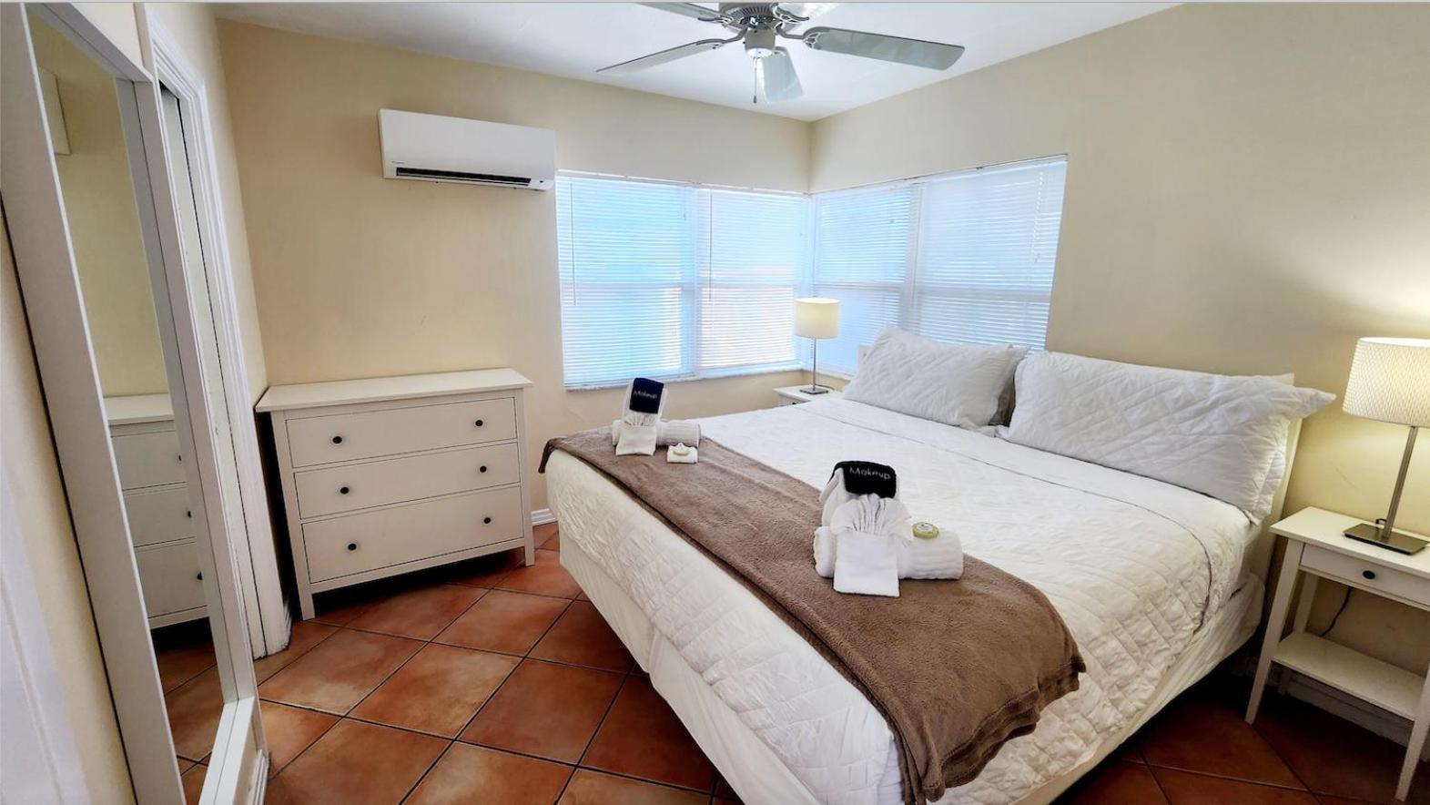 By The Beach Rentals Clearwater Beach Exterior photo