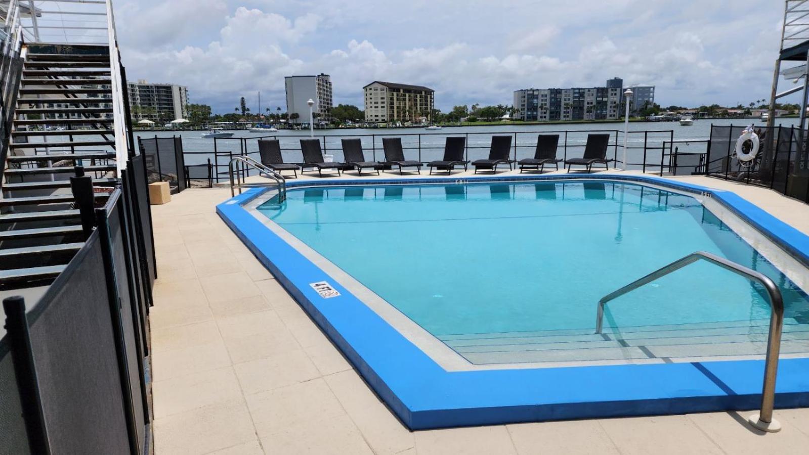 By The Beach Rentals Clearwater Beach Exterior photo