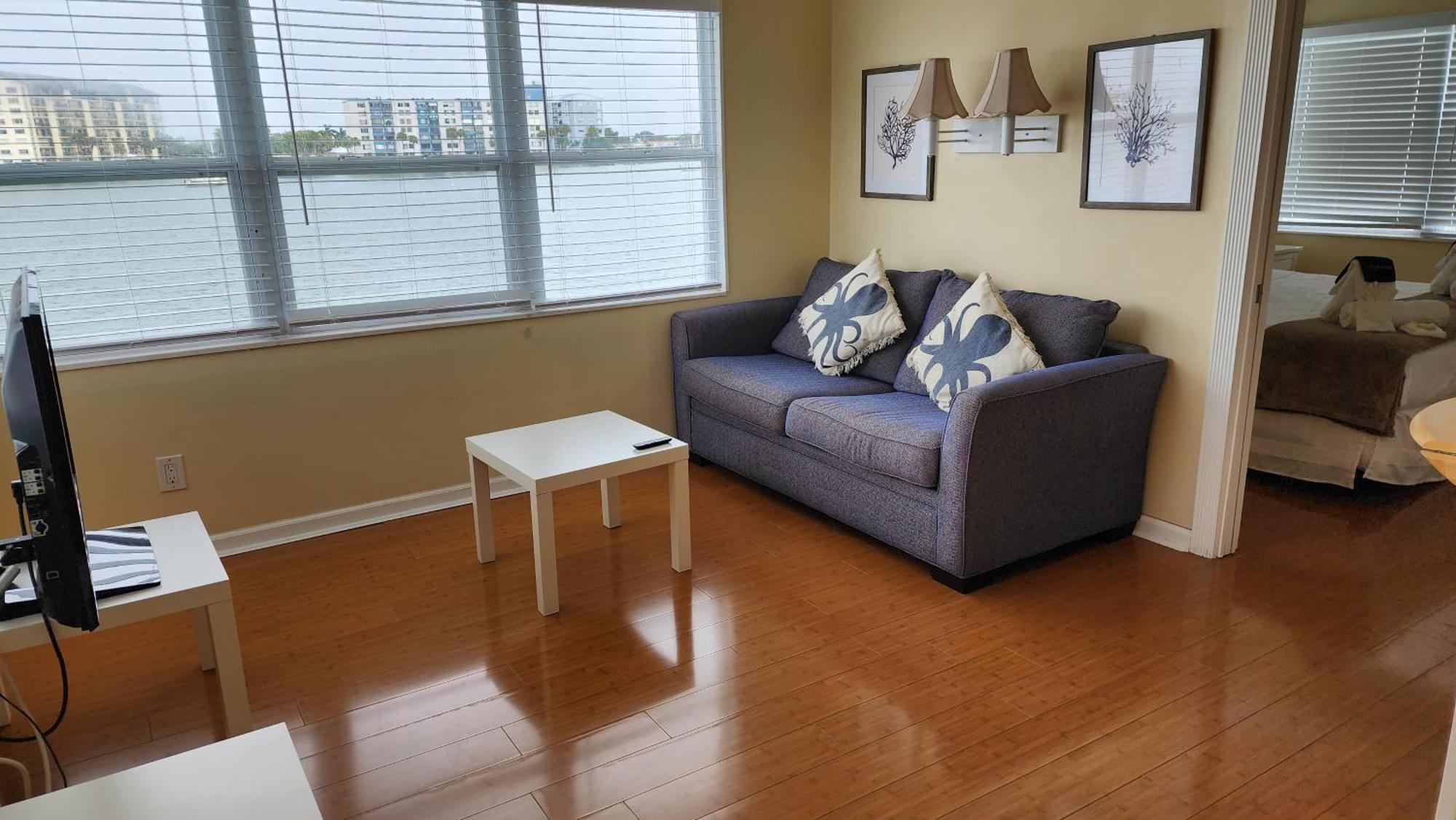 By The Beach Rentals Clearwater Beach Room photo