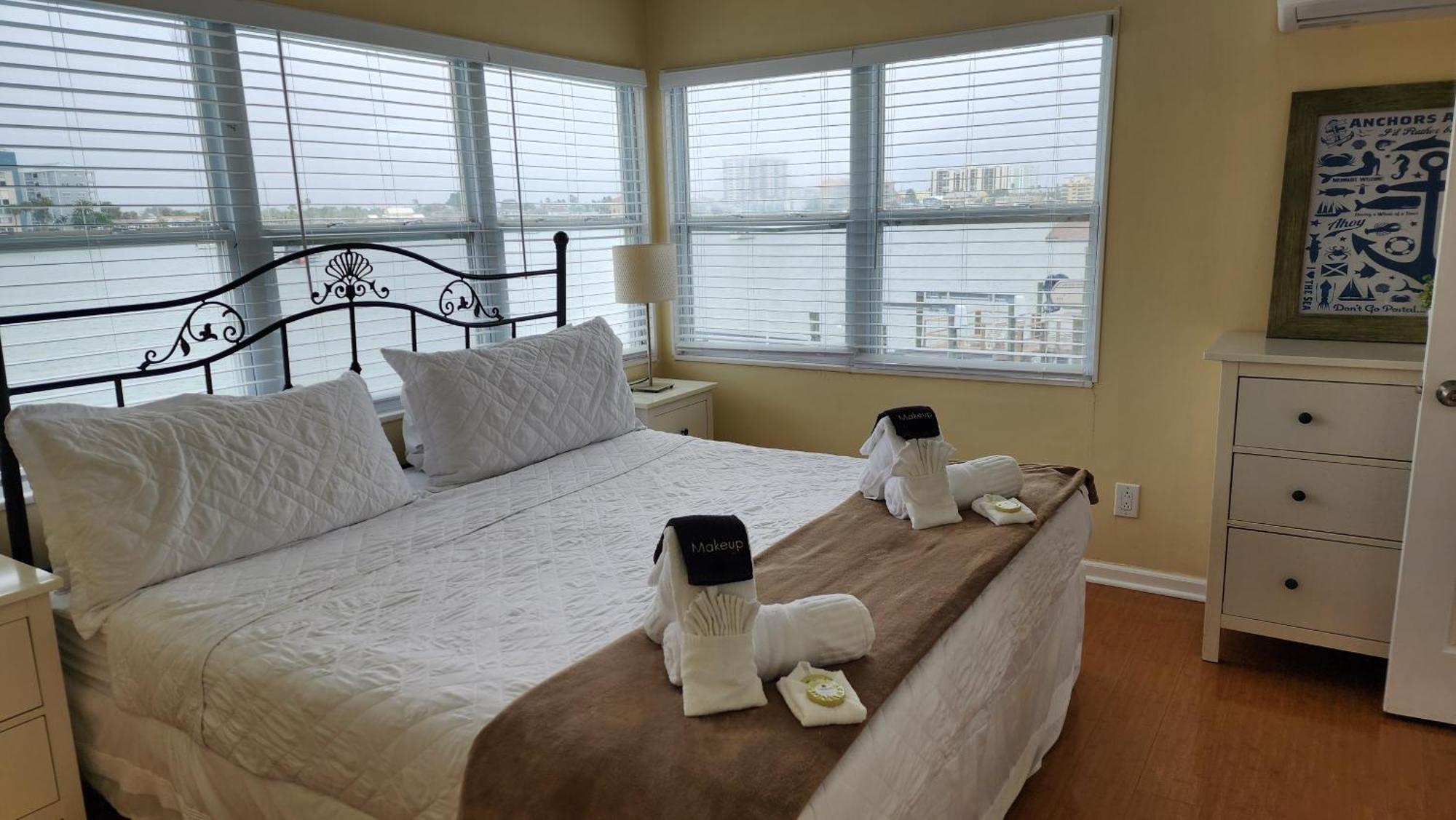 By The Beach Rentals Clearwater Beach Room photo
