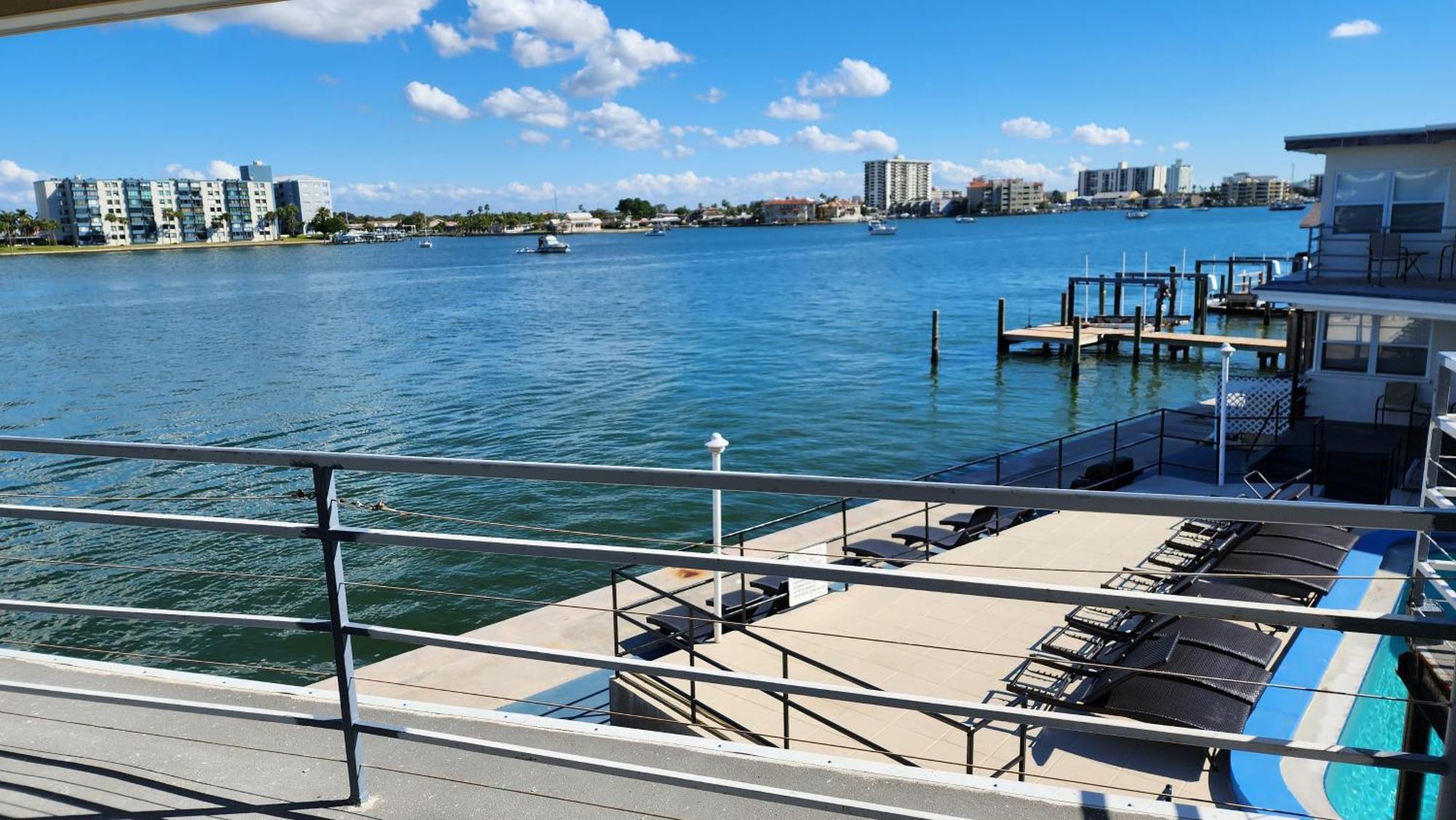 By The Beach Rentals Clearwater Beach Exterior photo