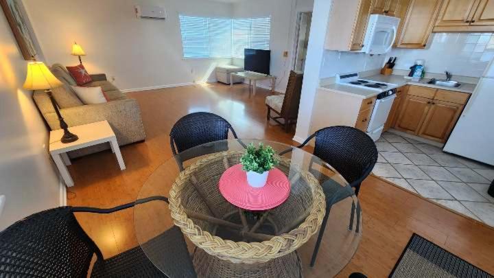 By The Beach Rentals Clearwater Beach Room photo