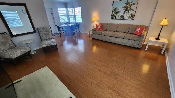 By The Beach Rentals Clearwater Beach Exterior photo