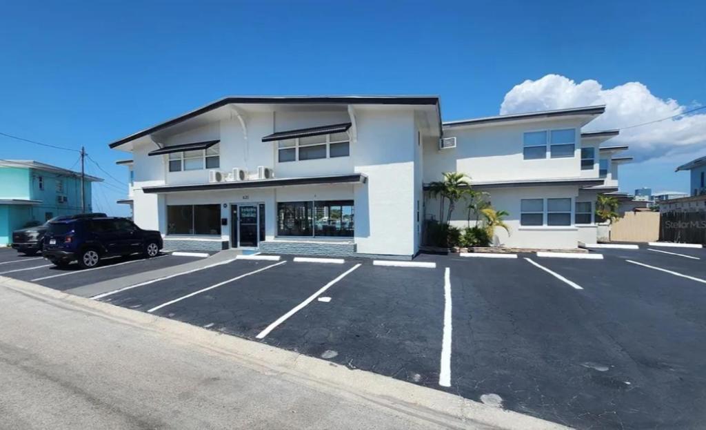 By The Beach Rentals Clearwater Beach Exterior photo