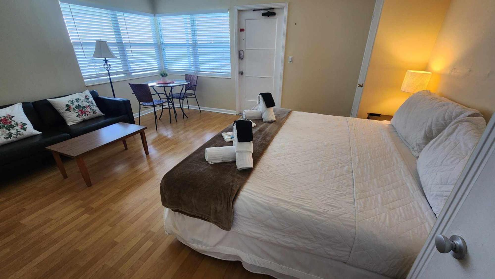 By The Beach Rentals Clearwater Beach Room photo